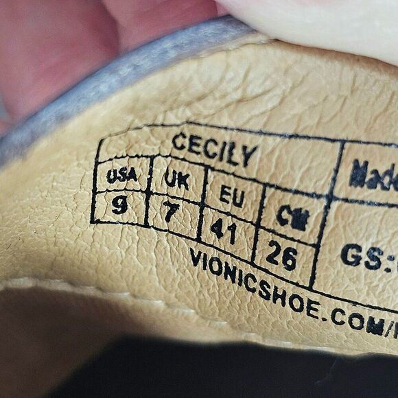 Women's Size 9 Vionic "Cecily" Leather Ankle Bootie - Picture 11 of 11